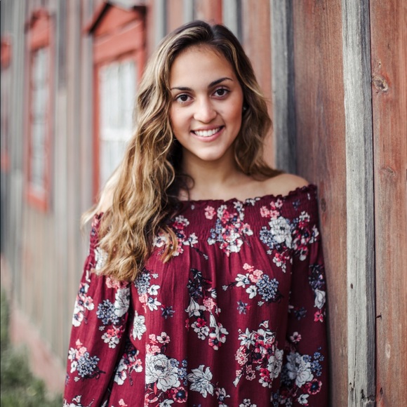 Profile Picture of Brianna Baumann (@briannamary99) on Poshmark