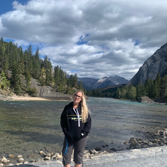 Profile Picture of Alison Cochrane (@alisoncochrane) on Poshmark