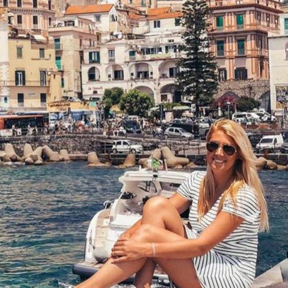Profile Picture of Julia Northcutt (@juliajoyy) on Poshmark