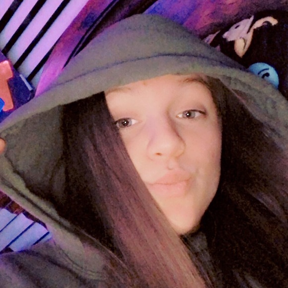 Profile Picture of Trista Moore (@moore_trista) on Poshmark
