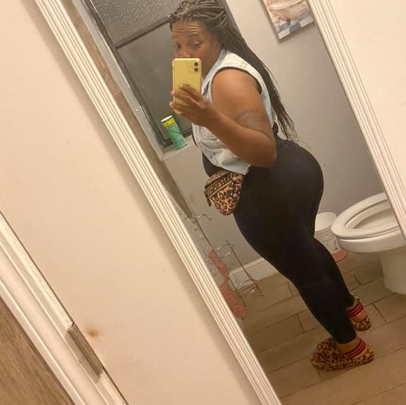 Profile Picture of Shulonda Dansberry (@shulondad) on Poshmark