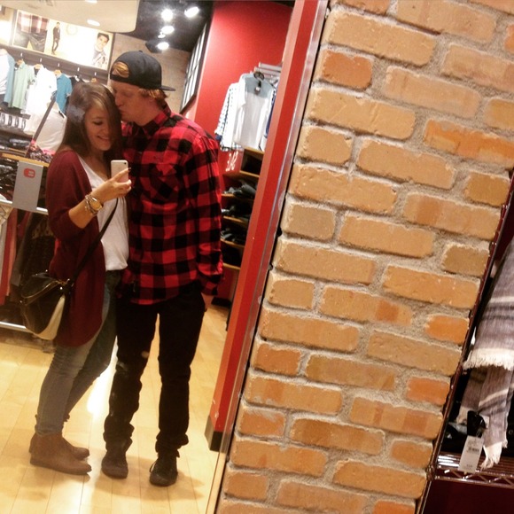 Profile Picture of Shayla Edwards (@shaylarae43) on Poshmark