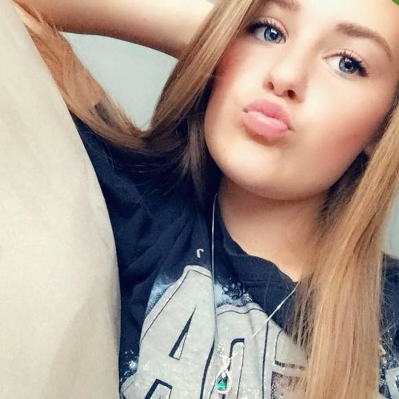 Profile Picture of Hailey Berklund (@krstn_webster) on Poshmark