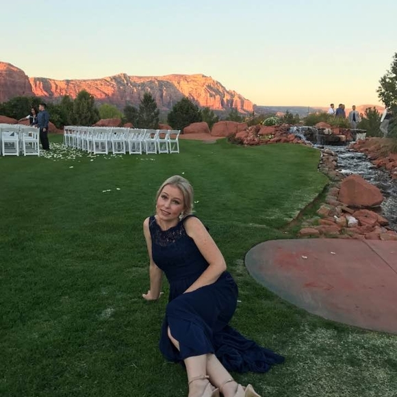 Profile Picture of Carolynn Crawford (@ceanucobee) on Poshmark