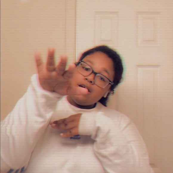 Profile Picture of Kathereen Wicker (@kayemijo) on Poshmark