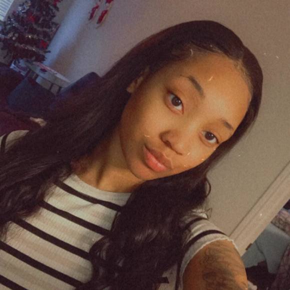 Profile Picture of Tanecia Binion (@taneciabinion) on Poshmark