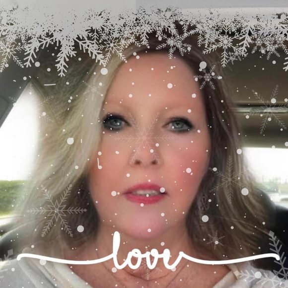 Profile Picture of Deborah Bates (@dobie) on Poshmark