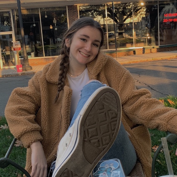 Profile Picture of Callie Emmans (@callieemmans) on Poshmark