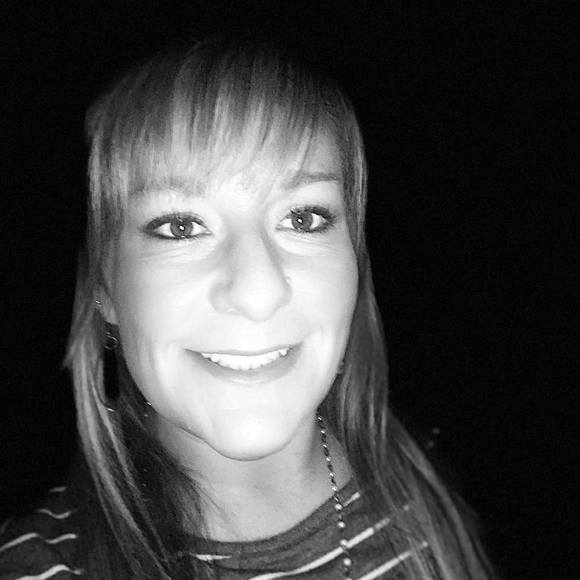 Profile Picture of Amanda Gilbert (@amandagilber890) on Poshmark