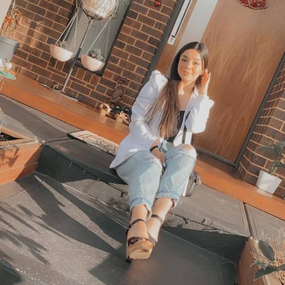 Profile Picture of Lara Khosho (@laraisam) on Poshmark