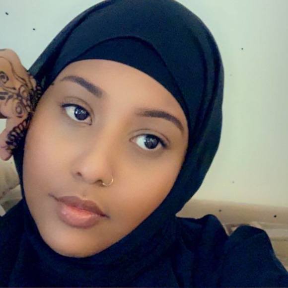 Profile Picture of Hakama Abdalla (@hakama122) on Poshmark