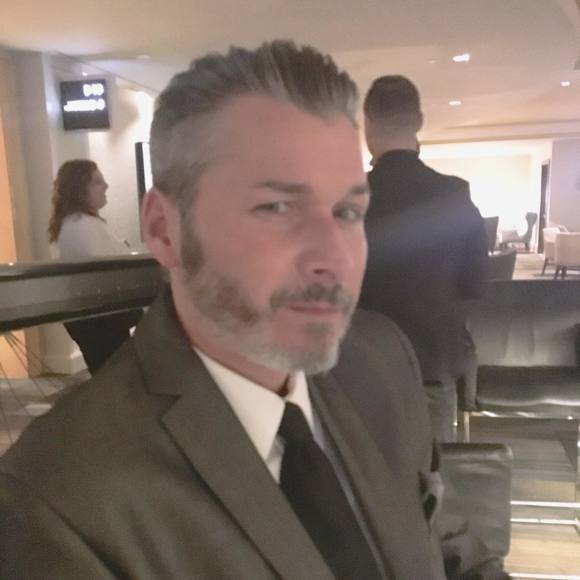 Profile Picture of James Alba (@james_alba) on Poshmark