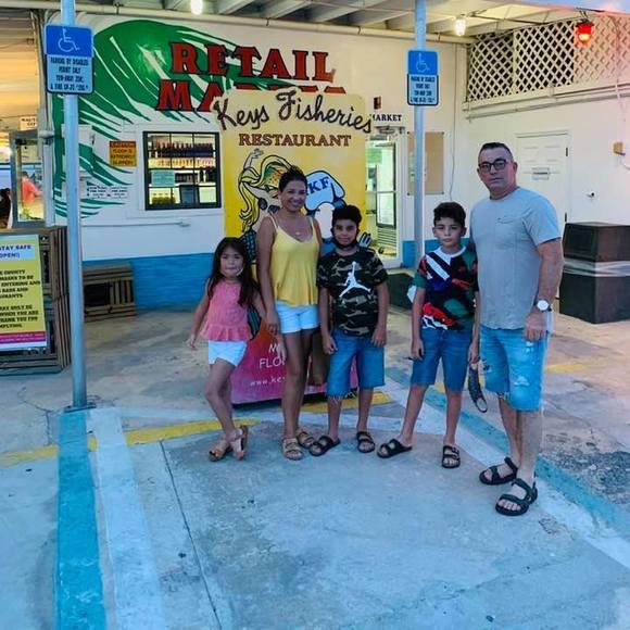 Profile Picture of Carlos Carus (@caruskarem) on Poshmark