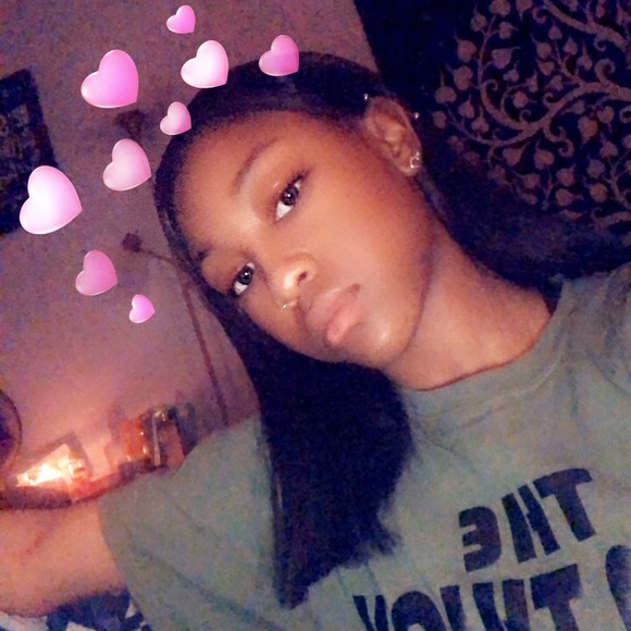 Profile Picture of Ajana Thompson (@mualn) on Poshmark