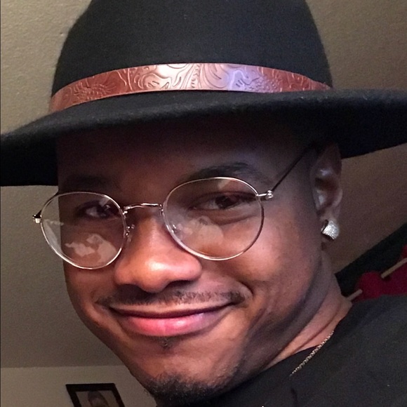 Profile Picture of Eric Anokwuru (@eanokwuru3) on Poshmark