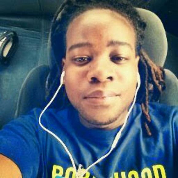 Profile Picture of Devonte Lewis (@devonteraheem) on Poshmark