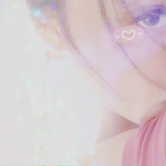 Profile Picture of Tong Yu (@ttytt) on Poshmark