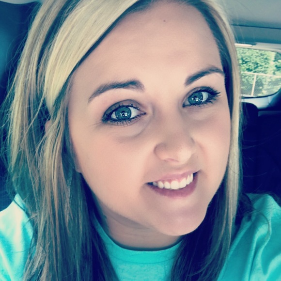 Profile Picture of Sydney Lamance (@slamance) on Poshmark