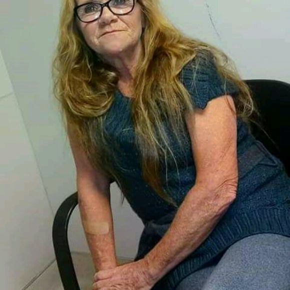Profile Picture of Veronica Noey (@roninoey) on Poshmark