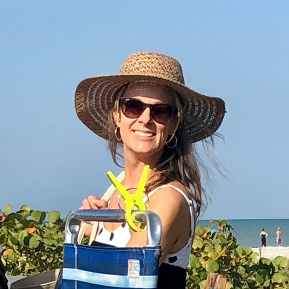 Profile Picture of Mindy Lucera (@mlucera) on Poshmark
