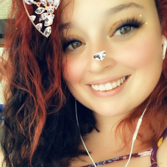 Profile Picture of Teara Weidrick (@tearamarie22) on Poshmark