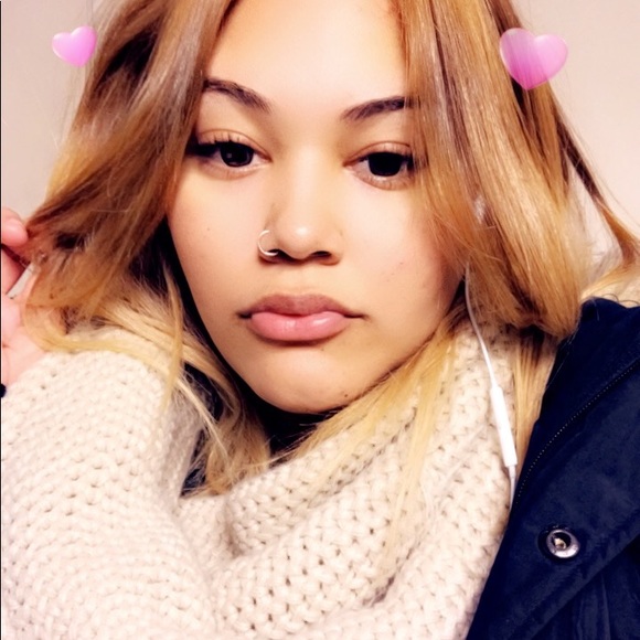Profile Picture of Greilyn Castillo (@greysuzette) on Poshmark