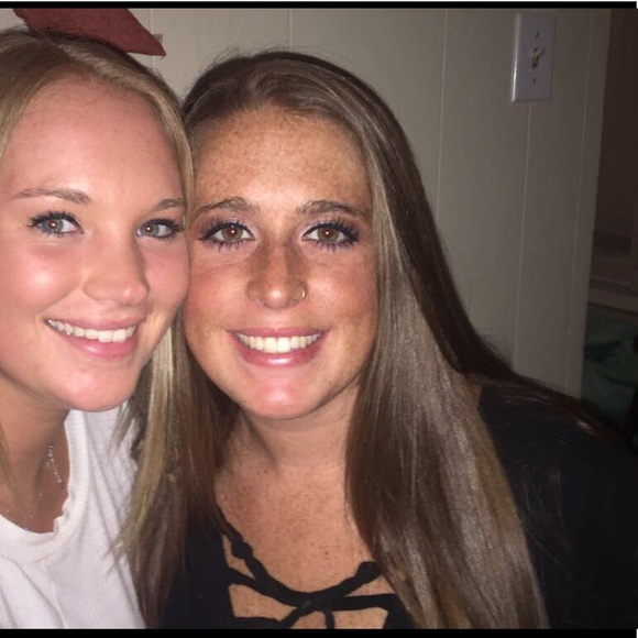 Profile Picture of Danielle Pietropaolo (@d_pietropaolo) on Poshmark