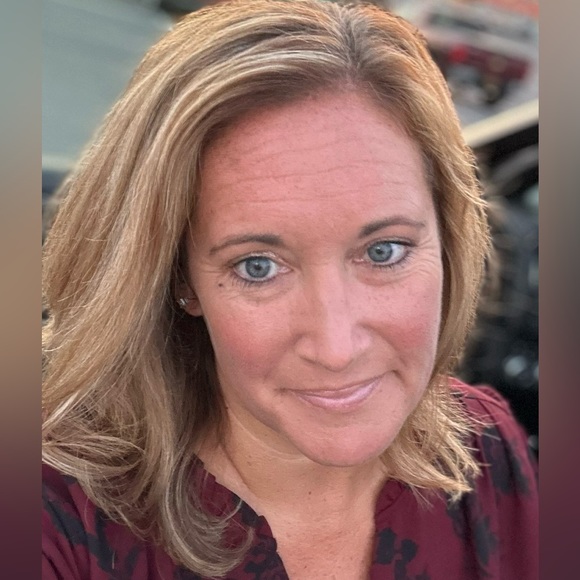 Profile Picture of Bobbie Johnson (@bobbielynn2022) on Poshmark