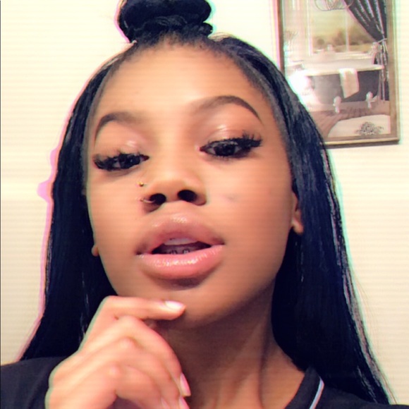 Profile Picture of Shakura Ward (@shakura3) on Poshmark