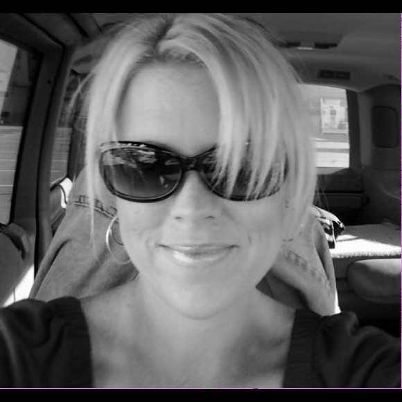 Profile Picture of Kimberly Kidder (@kimmy6721) on Poshmark