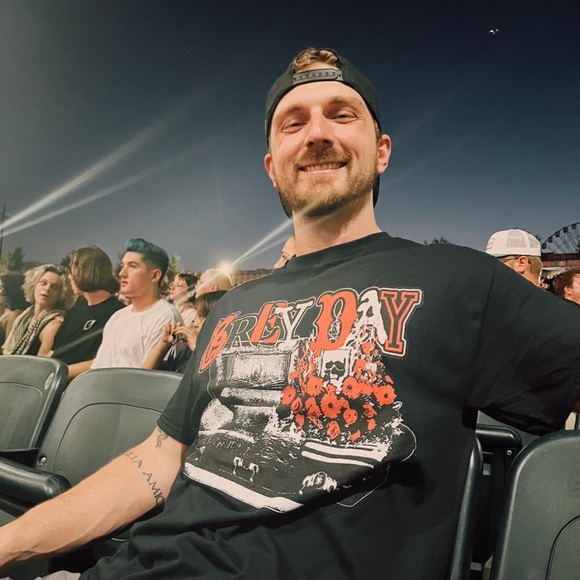 Profile Picture of Matthew Mendillo (@matthewmendillo) on Poshmark