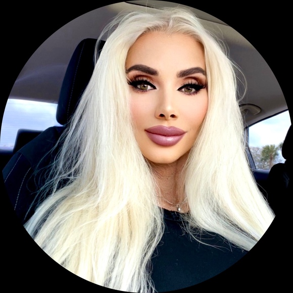 Profile Picture of Victoria Ehrler (@victoriaehrler) on Poshmark