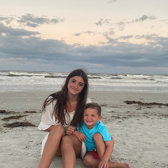 Profile Picture of Maya Davies (@mayadavies43) on Poshmark