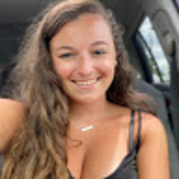 Profile Picture of Danielle Whitham (@d_whitham) on Poshmark