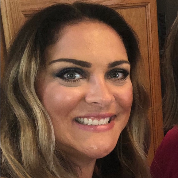 Profile Picture of Suzanne Brasker (@suzannebrasker) on Poshmark