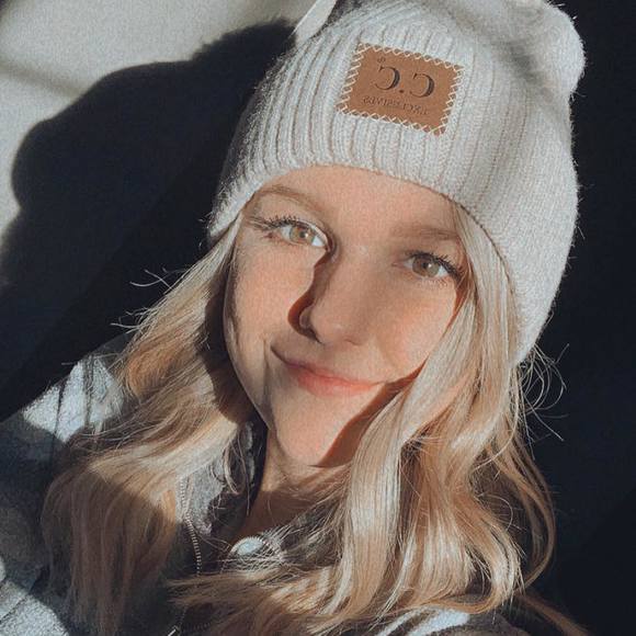 Profile Picture of Abby Hoffay (@abby316) on Poshmark