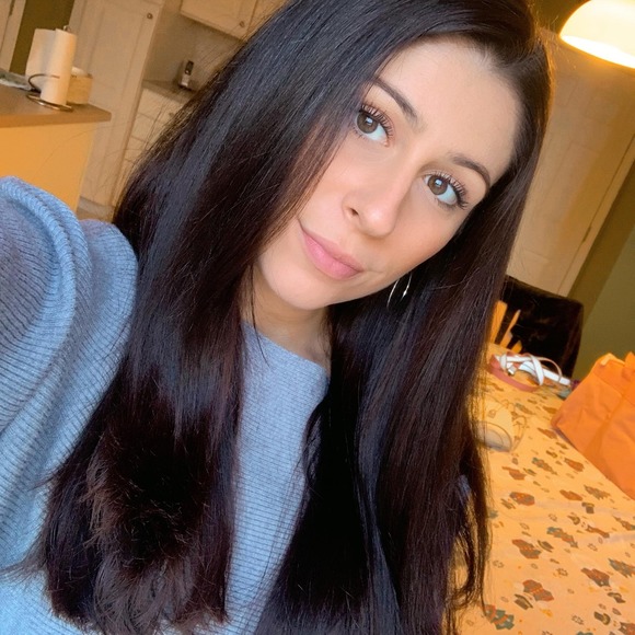 Profile Picture of Annmarie Guinta (@annmarieguinta) on Poshmark