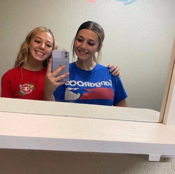 Profile Picture of Sävännäh Cäin (@savicutie10) on Poshmark