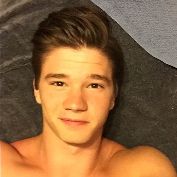 Profile Picture of Andrew Spitler (@spitler_a) on Poshmark