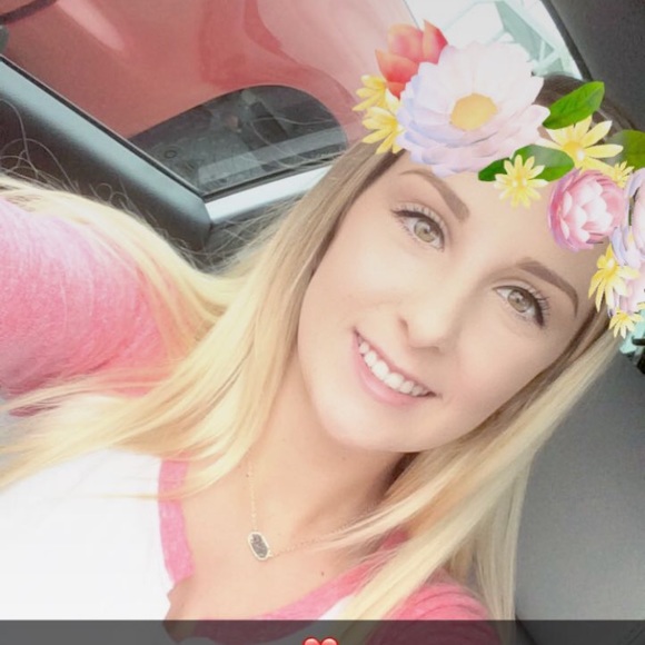 Profile Picture of Ashlee Prause (@ashleeenicolee9) on Poshmark