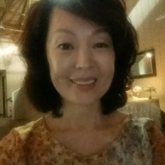 Profile Picture of Yon Kim (@yonahkim) on Poshmark