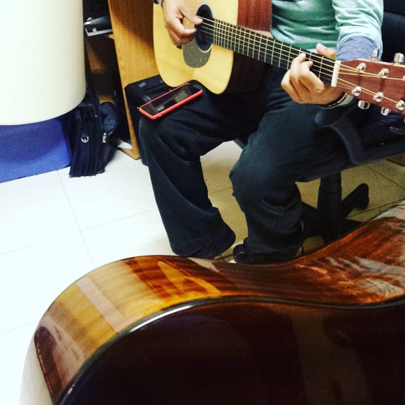 Profile Picture of Isaac Robledo (@therobinvp) on Poshmark