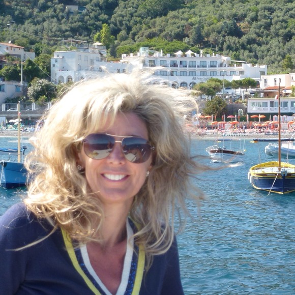 Profile Picture of Claudia Hansen (@cdhansen) on Poshmark