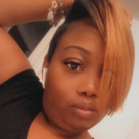 Aurella Kiara - Poshmark Profile Picture of Aurella Kiara (@aurie12) on Poshmark