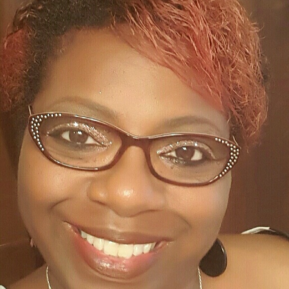 Profile Picture of Miranda Vaughn (@dionnika1) on Poshmark