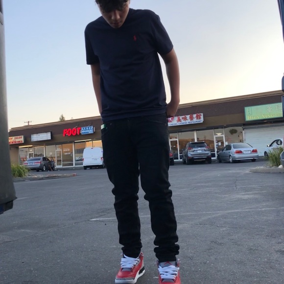 Profile Picture of Kevin Cano (@kevincano52619) on Poshmark