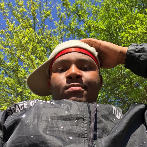 Profile Picture of Javaughn Echols (@javaughn_echols) on Poshmark