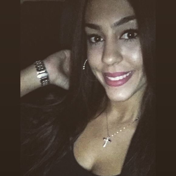 Profile Picture of Jessica Shahin (@queenshahin) on Poshmark