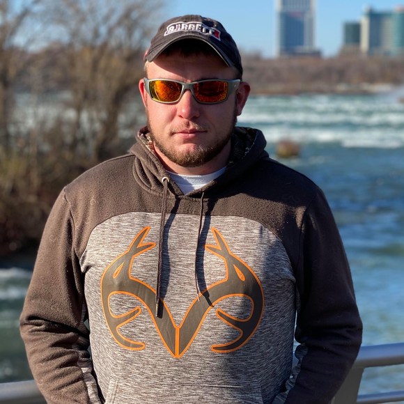 Profile Picture of Edward Lacey (@edward5060) on Poshmark