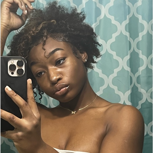 Profile Picture of Skyla Harrison (@skyy_mariee8) on Poshmark